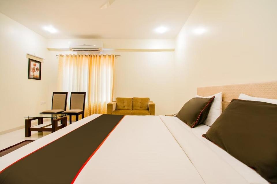 Hotel Lorven Визакхапатнам Екстериор снимка