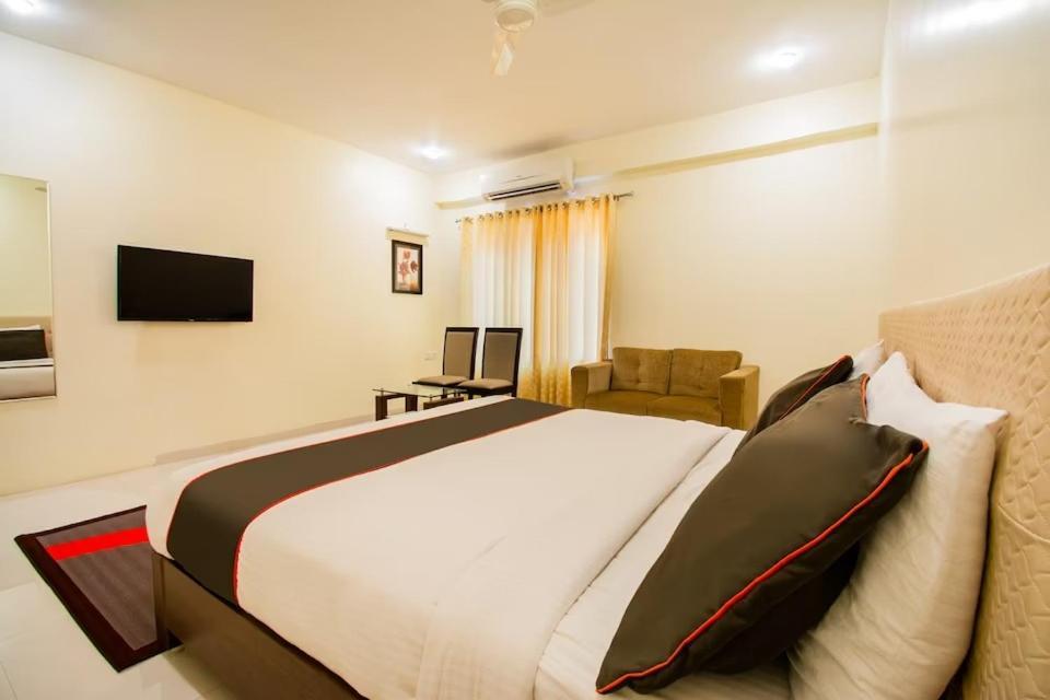 Hotel Lorven Визакхапатнам Екстериор снимка