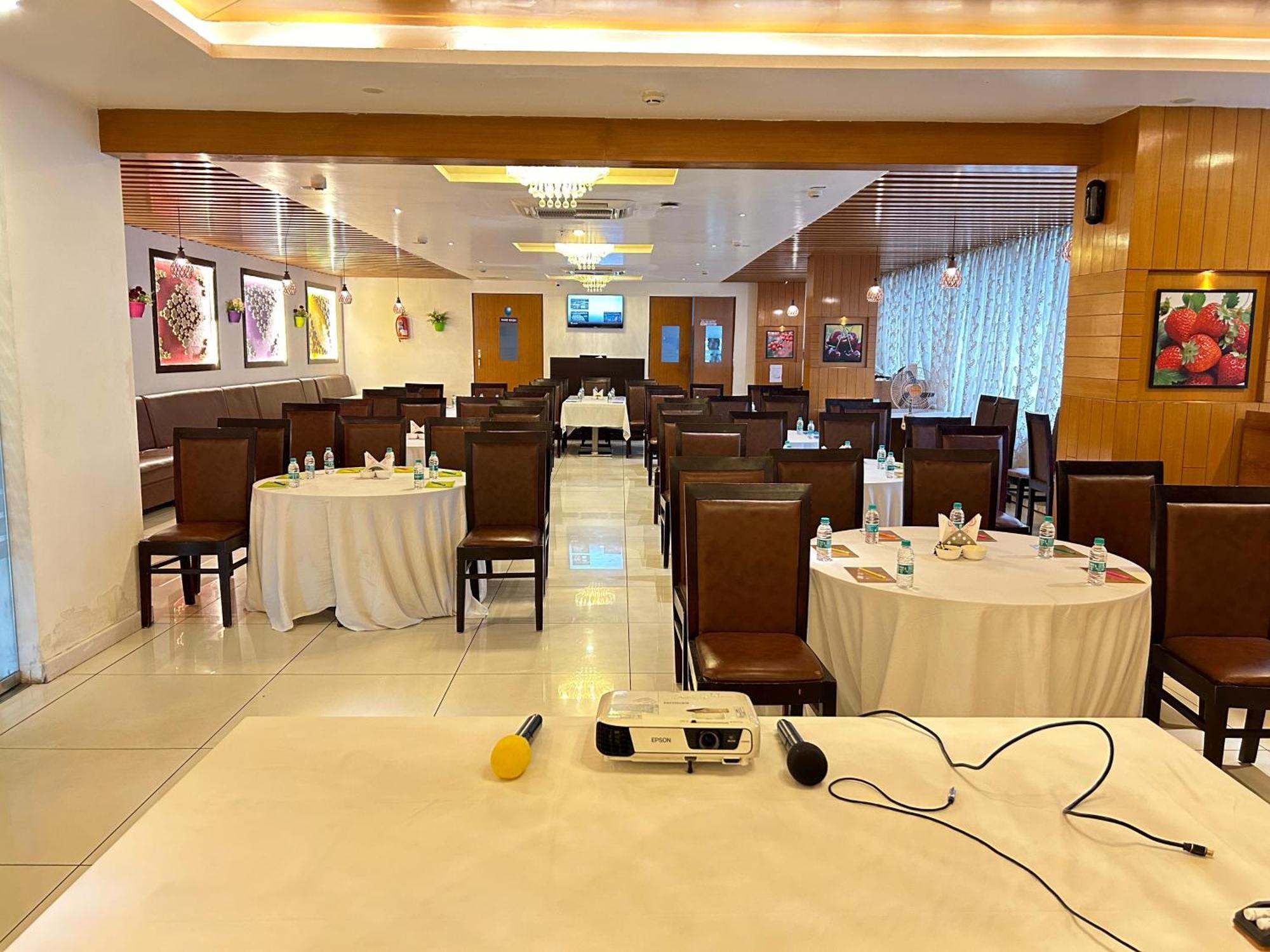 Hotel Lorven Визакхапатнам Екстериор снимка